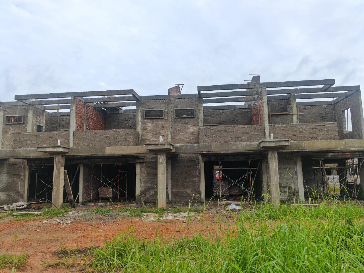 Rumah Teres 2 Tingkat Bawah 300k di Taman Tapai Indah Marang